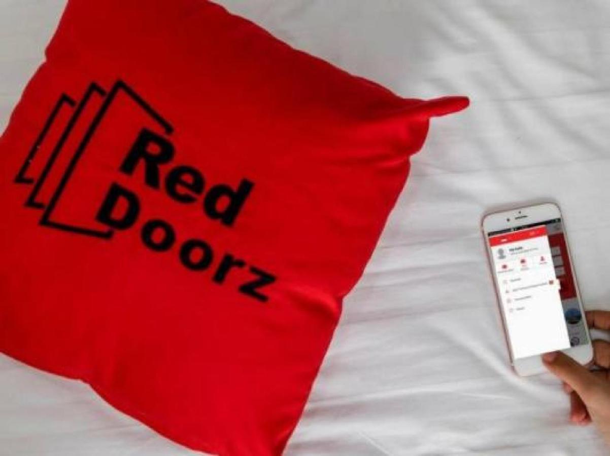 Reddoorz Near Hermes Place Polonia Medan Exteriör bild