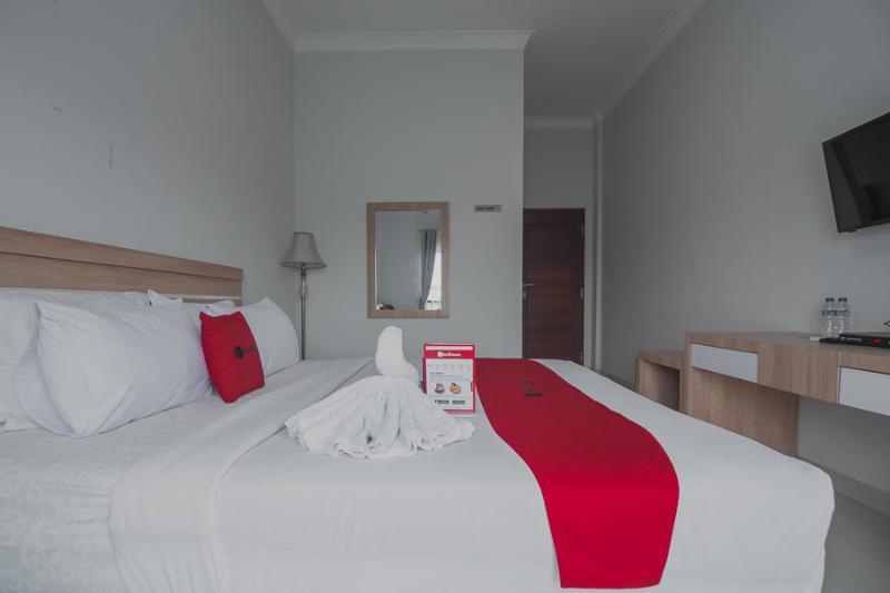 Reddoorz Near Hermes Place Polonia Medan Exteriör bild